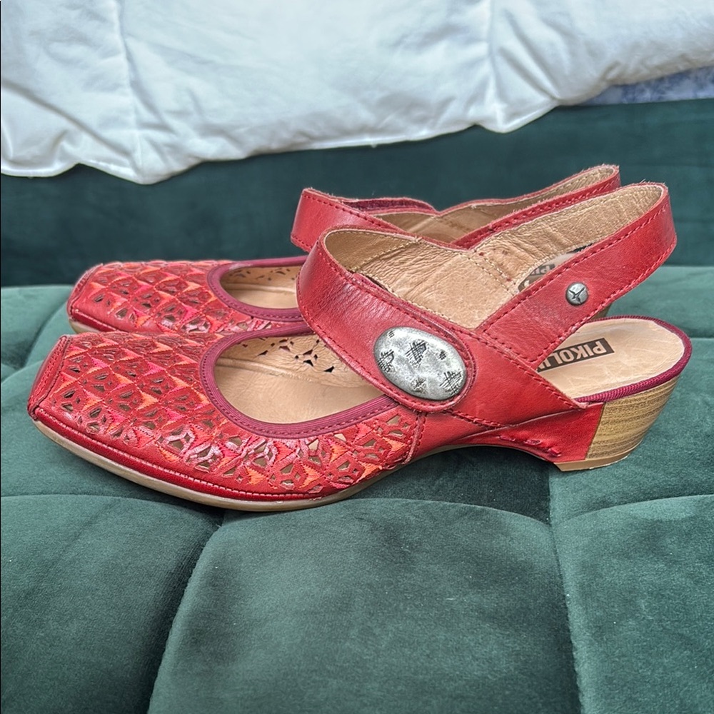 PIKOLINOS Women's Red Cut-Out Sandals